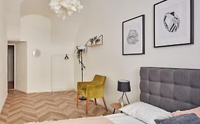 Cozy Flat In New Town By Prague Days